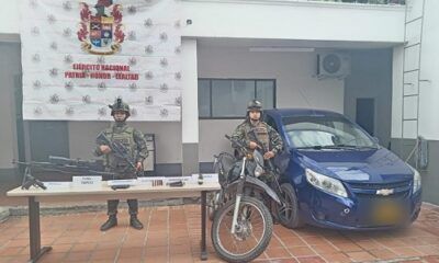 carro con fusil en arauca