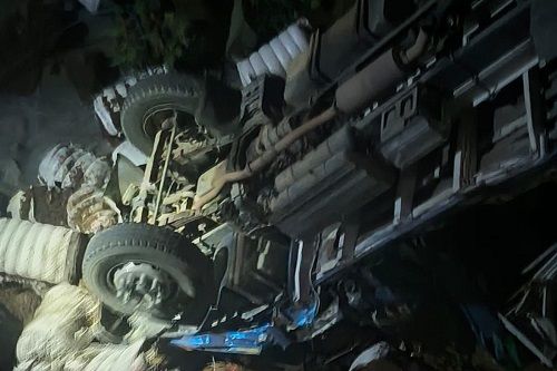 CAMIÓN ACCIDENTADO
